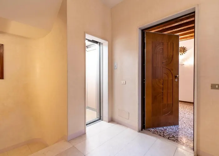San Marco - 2 Bedrooms With Lift *