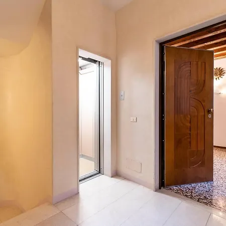 San Marco - 2 Bedrooms With Lift *